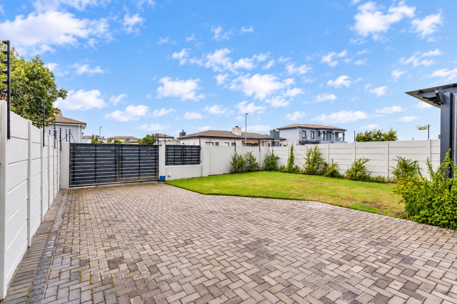 4 Bedroom Property for Sale in Parklands North Western Cape